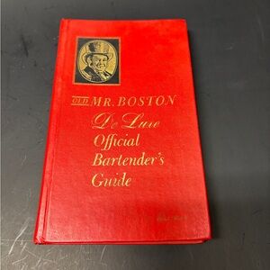 Old Mr. Boston De Luxe Bartender's Guide 1961 edition